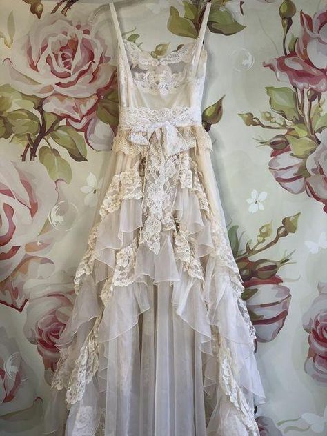 Vintage Weddingdress, Vintage Dresses Online, Trendy Dresses Summer, Lace Bandeau, Mode Boho, Bohol, Boho Lace, Unique Designers, Boho Wedding Dress