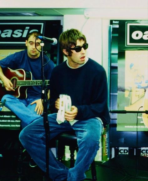 British Core, Liam Oasis, Oasis Album, Oasis Music, Liam Gallagher Oasis, Dekorasi Halloween, Oasis Clothing, Liam And Noel, Oasis Band