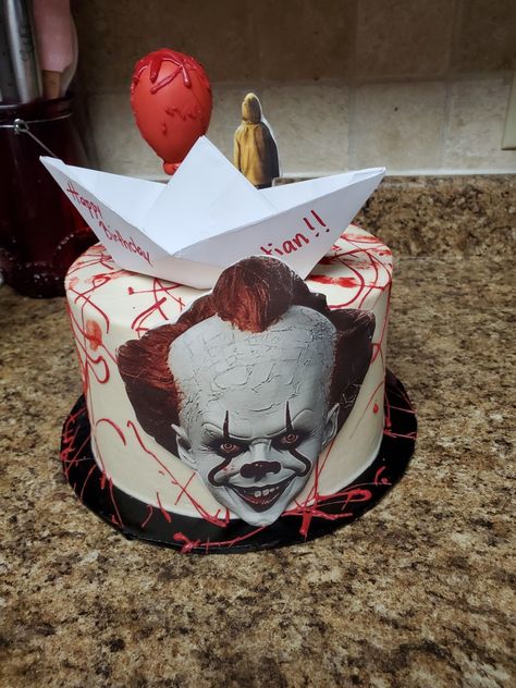 Penny Wise Cake, Halloween Cubicle, Horror Cake, Horror Themed Party, Glow Birthday Party, Glow Birthday, Halloween 2023, 11th Birthday, Halloween Cakes