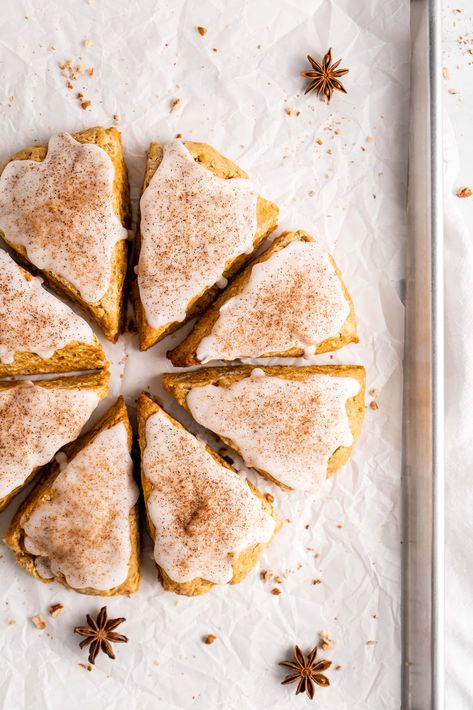 Pumpkin Scones With Chai Glaze, Chai Pumpkin Muffins, Pumpkin Chai Scones, Fall Flavored Scones, Savory Fall Baked Goods, Fall Scone Recipes, Chai Scones Recipe, Pumpkin Chai Dessert, Pumpkin Chai Muffins