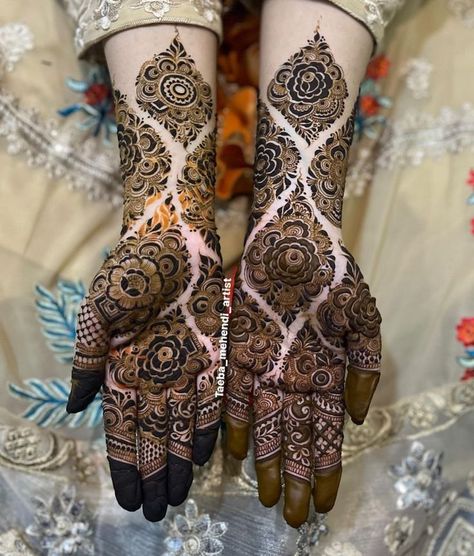 #mehndi, #design, #designinspiration, #beauty Mehndi Designs With Alphabet, Front Mehandi Designs, Simple Dubai Mehndi Designs, Dubai Mehendi Designs Back Hand, Girlish Mehndi Designs, Dubai Design Mehendi, Dubai Pattern Mehndi Design, Latest Mehndi Designs Back Hand, Mehndi Designs Dubai