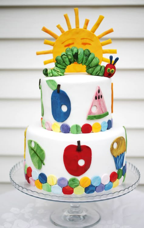 Eric Carle Party, Hungry Caterpillar Cake, Caterpillar Cake, Bakery Cupcakes, Caterpillar Party, Hungry Caterpillar Party, Hungry Caterpillar Birthday, Baby Birthday Themes, Tiered Cake