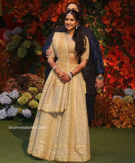 Radhika Merchant Lehenga, Radhika Merchant Outfits, Radhika Merchant Engagement, Ambani Family, Anant Ambani And Radhika Merchant, Navy Blue Kurta, Mayon Dresses, Ambani Wedding, Radhika Merchant