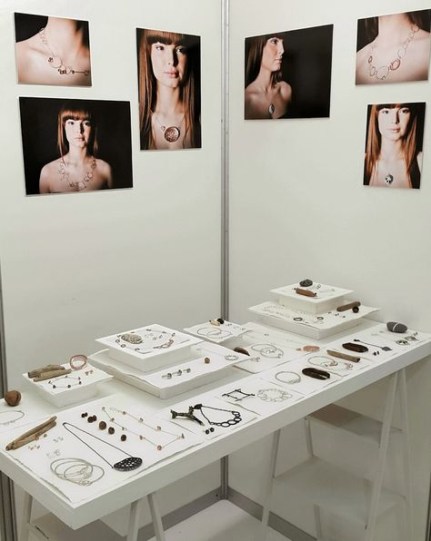 Jewelry Store Design, Diy Display, Pop Up Market, Trade Fair, After 3, Earring Display, Shop Display, Pop Up Store, Craft Business