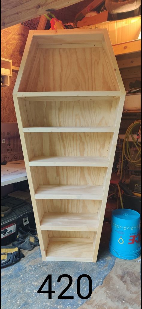 Wood Projects Bookshelf, Diy Coffin Bookshelf, Diy Knick Knack Shelf, Coffin Shelves Diy, Coffin Book Shelf, Coffin Shelf Diy, Gothic Shelf Diy, Coffin Bookshelf Diy Plans, Coffin Shelf Diy Plans