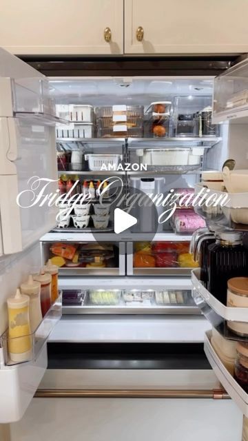 Julianna Christensen on Instagram: "POV: you LOVE an organized fridge 🫶. Everything on my reel is on my AMZ Storefront under the “Fridge Organization” category! 🎉 GIVEAWAY🎉 giving away 1 x $100 AMZ Giftcard! Just like, save, tag two friends! Share this reel on your IG Story for extra entries 🤍! Winner announced August 15th!  ✨ ✨ #amazonfinds #amazonfavorites #amazonmusthaves #amazonmusthave #amazonhome #amazonhomefinds #restockasmr #kitchenorganization #fridge #fridgeorganization #fridgerestock #fridgegoals #kitchenorganizer #kitchenorganizationideas #kitchenorganizing #lunchboxideas #lunchboxinspiration #mealprepideas #mealpreplife #fridgeorganizer #fridgeorganizers #organizewithme #organizationtips #organizationideas #whatsinmyfridge" Fridge Organization With Labels, Lg Fridge Organization, Bespoke Fridge Organization, Fridge Storage Ideas, Organize Refrigerator, Fridge Organizer, Organized Refrigerator Ideas, Aesthetic Fridge Organization, Organized Fridge