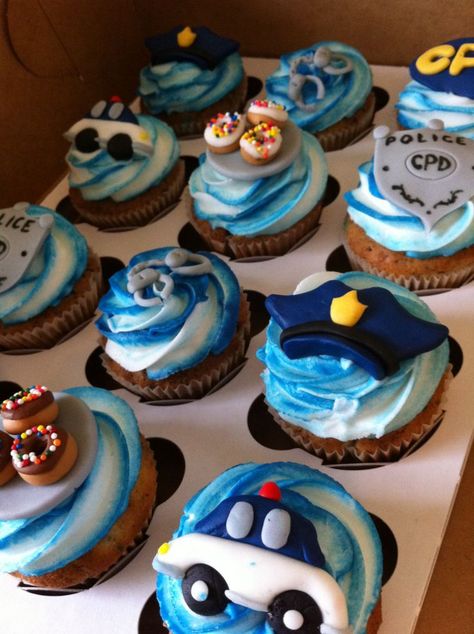 Car Cupcake Cake, Policeman Cake, Police Cupcakes, Policeman Party, Police Car Cakes, Police Birthday Cakes, Police Themed Birthday Party, Cop Cake, Congrats Cake