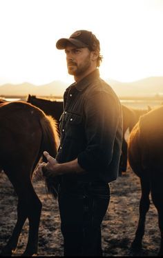 Bourbon And Lies Victoria Wilder, Cowboy Man Aesthetic, Rich Cowboy Aesthetic, Country Aesthetic Men, Country Man Aesthetic, Long Hair Cowboy, Cowboy Aesthetic Men, Cowboy Handsome, Quentin Emery