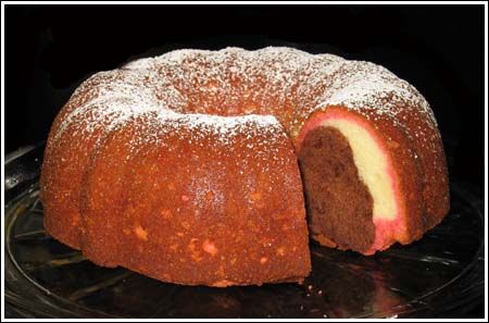 Neopolitan Cake, Nestle Quik, Cake Bundt, Snacking Cake, Bake Off Recipes, Chocolate And Strawberry, Nothing Bundt Cakes, Bundt Cake Recipe, Men Party