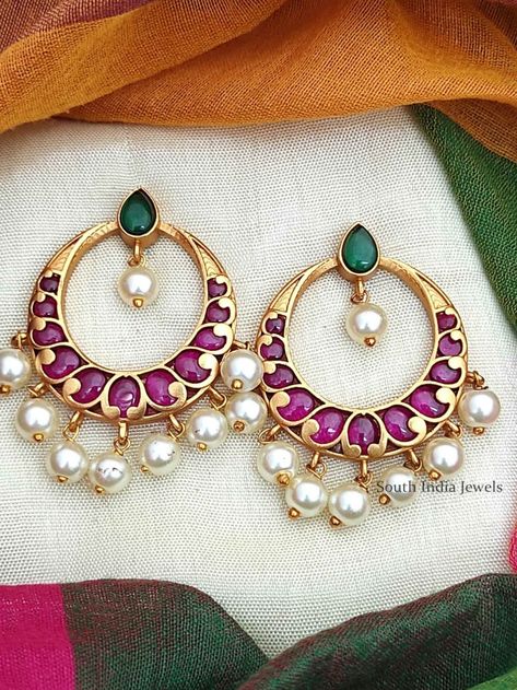 Kundan Pandent, Earring Designs Gold, One Gram Gold Earrings, South Indian Earrings, Chand Bali Earrings, Gold Jewelry Prom, Chand Bali, Temple Jewellery Earrings, Bridal Jewelry Sets Brides