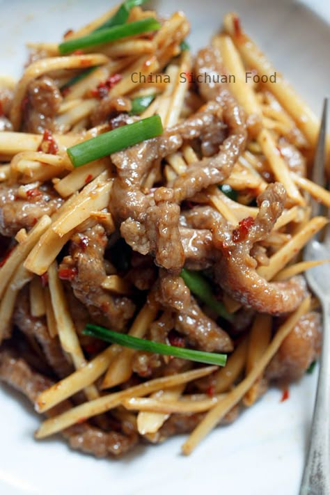 Ginger Beef Stir Fry, Sichuan Food, Chinese Food Recipes, Ginger Beef, Asian Beef, Chinese Cooking Wine, Stir Fry Dishes, China Food, Fried Beef