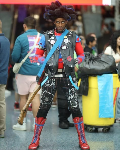 Spider Punk Outfit Ideas, Spiderpunk Costume, Spider Punk Costume, Hobie Brown Cosplays, Hobie Cosplay, Superhero Costumes Men, Hobie Brown Cosplay, Across The Spider Verse Cosplay, Spidersona Cosplay