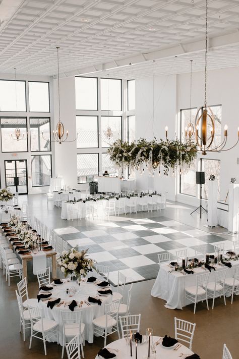 Elegant White And Black Wedding, Black White And Mauve Wedding, Pearl Black And White Wedding, Checkered Floor Wedding Ceremony, Table Floor Plan Wedding, Tables Around Dance Floor, Oct Wedding, Black And White Rooftop Wedding, Black White Neutral Wedding