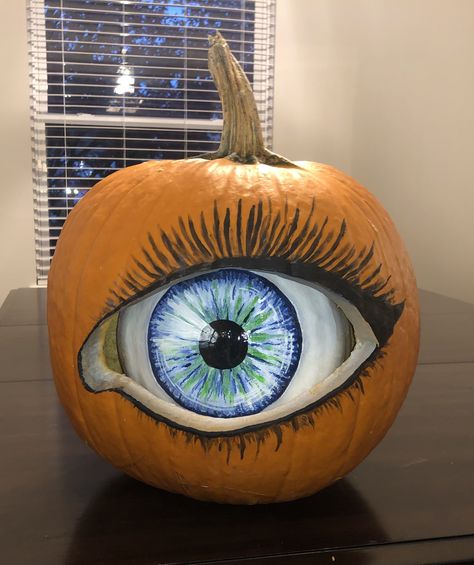 Pumpkin Eyeball Carving, Pumpkin With Eyelashes, Witchy Pumpkin Painting, Animal Pumpkin Painting, Small Painted Pumpkins, Pumpkin Painting Funny, Pumpkin Painting For Kids, Cow Pumpkin Painting, Eyeball Pumpkin