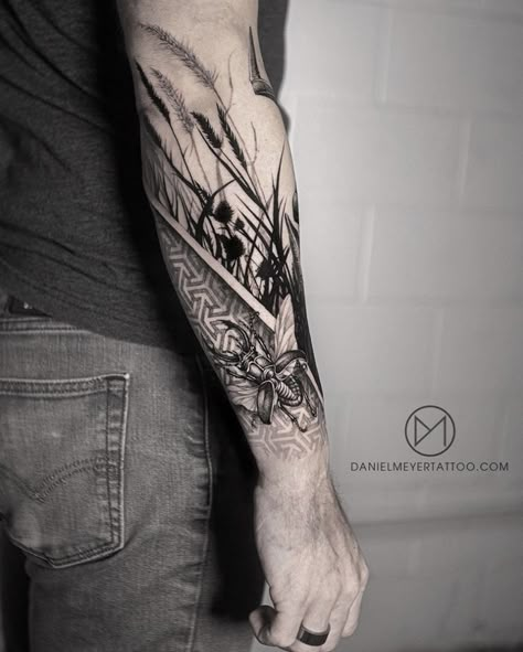 Voll Arm-tattoos, Falcon Tattoo, Mangas Tattoo, Sketch Style Tattoos, Tattoo Process, Forearm Band Tattoos, Animal Sketch, Band Tattoos, Tattoo Animal