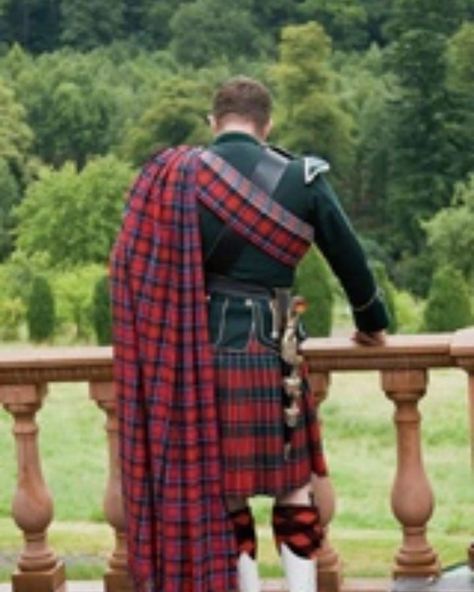 Kilted Men, Wedding Scottish, Scottish Men, Scotland Kilt, Clan Tartans, Scottish Clothing, Scottish Man, Tartan Fashion, Kilt Outfits