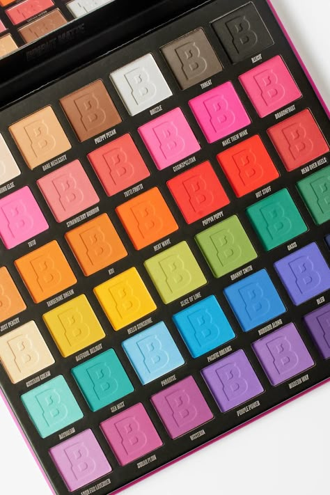 Looking for the perfect rainbow eyeshadow palettes? Check out this guide filled with Colourpop, Beauty Bay, Pierre Rene, Natasha Denona & Corazona; the best colorful eyeshadow palettes for rainbow looks! Best Colorful Eyeshadow Palette, Makeup Products Mascara, Makeup Looks Colorful, Nude Makeup Looks, Doe Eye Makeup, Eyeshadow Aesthetic, High End Makeup Brands, Makeup Green Eyes, Makeup Blue Eyes