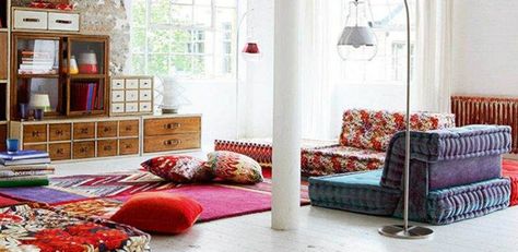 Hot on Pinterest: 5 Italian Bohemian Interior Design Ideas  #bohemian #bohemiandecoration #bohemianitaly #livingroomideas #bohemiandecor #bohemiandecorideas #hotonpinterest Casual Chic Living Room, Chic Living Room Decor, Alternative Living, Furnitur Ruang Keluarga, Boho Chic Living Room, Cozy Furniture, Living Room Decor Rustic, Bohemian Interior Design, Colourful Living Room