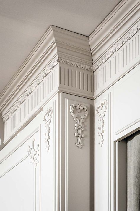 Sunday || Lago Mobili || Wood Philosophy Ceiling Design Classic, Cornice Design, Interior Ceiling Design, Neoclassical Interior, House Trim, Things To Eat, Classic Interior Design, Wall Molding, Classic Interior