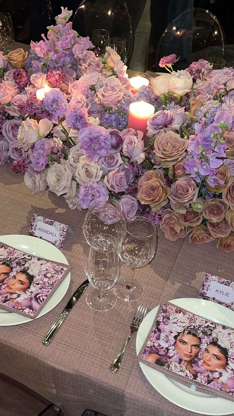 Kylie Jenner Party, Kylie And Kendall Jenner, Business Launch Party, Lavish Party, Kylie Jenner Birthday, Kylie And Kendall, Kendall And Kylie Collection, Party Table Settings, Dinner Table Setting