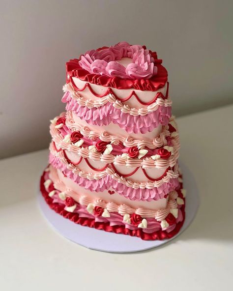 Little love two tier 💕 | Instagram Vintage Cake Aesthetic, Tiered Cakes Birthday, Vintage Birthday Cakes, Quinceanera Cakes, Vintage Cakes, Pink Birthday Cakes, Funny Birthday Cakes, Heart Shaped Cakes, Pretty Dessert