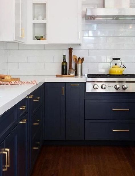 Midnight blue kitchen cabinets for 2018 #2018colourtrends #darkblue White Upper Cabinets, Two Tone Kitchen Cabinets, Kitchen Decor Inspiration, Blue Kitchen Cabinets, Kabinet Dapur, Two Tone Kitchen, Herringbone Backsplash, White Kitchen Decor, Farmhouse Kitchen Cabinets