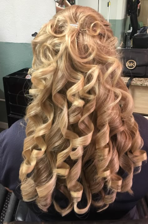 Blonde Curls Aesthetic, Doll Curls, Blonde Ringlets, Big Curls For Long Hair, Hairstyle Examples, Mother Of The Bride Hair, Curls For Long Hair, Hair Tips Video, 90s Hairstyles