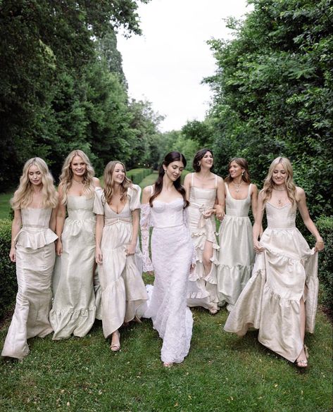 Feminine Bridesmaid Dresses, Castle Outside, Maid Of Honor Dresses, V Chapman, Unique Bridesmaid Dresses, Vintage Bridesmaid Dresses, Vintage Bridesmaids, Custom Wedding Gown, White Bridesmaid