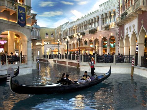 Take a romantic gondola ride in Las Vegas through the "canals" at the Venetian Hotel and Casino, designed to mimic the canals in Venice, Italy. Las Vegas Honeymoon, Venetian Hotel Las Vegas, Monte Carlo Travel, Vegas Honeymoon, Wyndham Resorts, Vegas Attractions, Las Vegas Airport, Venetian Las Vegas, Bellagio Las Vegas