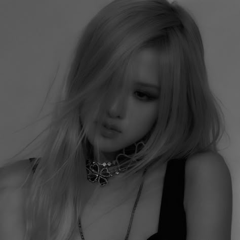 Blackpink Black And White Aesthetic, Dark Widget Icons, Blackpink Black And White, Blackpink Dark Aesthetic, Park Chaeyoung Icons, Blackpink Rosé Photoshoot, Rosé Blackpink Black, Rose Dark Icons, Rosé Black And White