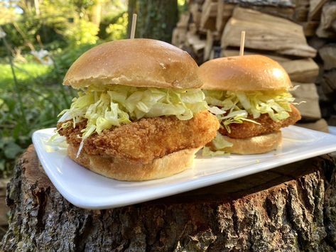 Halibut Burger Recipe, Panko Crusted Halibut, Best Halibut Recipes, Panko Recipes, Halibut Recipes Baked, Alaskan Halibut, Crusted Halibut, Thai Red Curry Recipe, Fish Sandwich Recipes