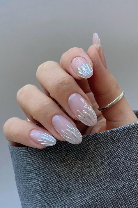 Fluttering with Elegance: Sheer pink almond nails adorned with iridescent chrome silver feather tips create a whimsical and captivating design, bringing a touch of enchantment to your fingertips. // Photo Credit: Instagram @_by_shelley Cute Chrome Nails, Nail Designs For New Years, Sparkle Nail Designs, Trendy Manicure, Feather Nails, New Years Eve Nails, Marble Nail Designs, Chrome Nails Designs, Seasonal Nails