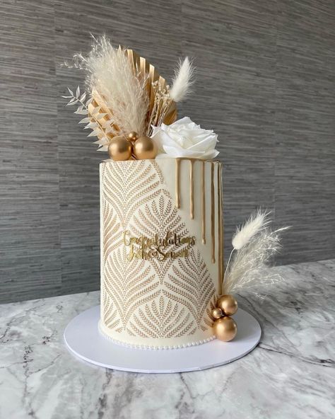 Birthday Cake For Women Simple, Golden Birthday Cakes, 70th Birthday Cake, Gold Birthday Cake, Buttercream Cake Decorating, Elegant Birthday Cakes, Cupcake Cake Designs, Funny Birthday Cakes, Mini Cakes Birthday