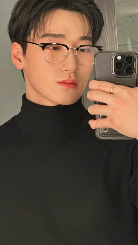 Ateez san Ateez San 2023, San Selfie, Woosan Wallpaper, Choi San Wallpaper, San From Ateez, Ateez Wallpaper Lockscreen, San Choi, San Wallpaper, Ateez Wallpaper