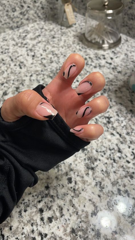 Real Nails Inspiration, Minimalist Nails Dip Powder, Black Minimal Nail Art, Gel Nail On Real Nails, Black Nail Designs Wedding, Black Swirl Nails Short, Black And Natural Nail Designs, Clear With Black Design Nails, Clear Black Glitter Nails