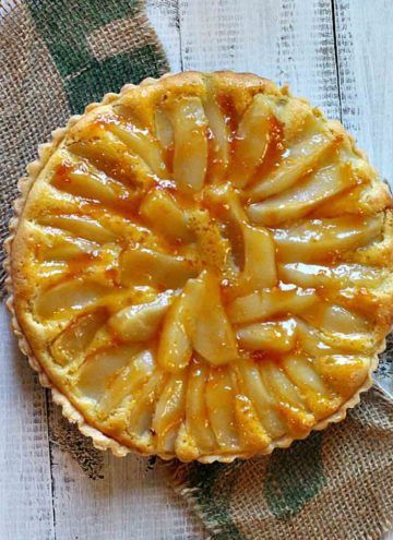 Spring Bakes, Tiny Tarts, Pear Tart Recipe, Sweet Pie Crust, Caramelised Onion Tart, French Almond, Cranberry Pear, Pear Dessert, Onion Tart