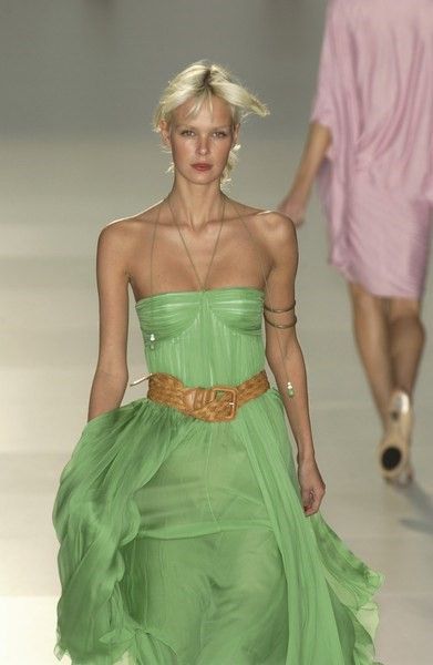 Phoebe Philo Chloe, Soft Natural Style, Matric Dress, Green Chiffon Dress, Old Celine, Doll Blouse, Creature Of Habit, Chloe Dress, Tight Mini Dress