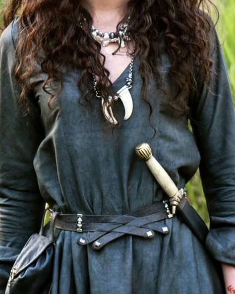 Iseult's outfit from "The Last Kingdom" The Last Kingdom Uhtred, Last Kingdom Uhtred, Uhtred Of Bebbanburg, Viking Aesthetic, Last Kingdom, Yennefer Of Vengerberg, The Last Kingdom, High Fantasy, Fantasy Inspiration