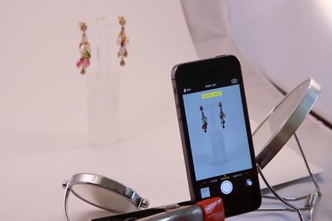 How to Take Pictures of Jewelry with iPhone - The Family Pickers Photographing Jewelry With Iphone, How To Take Pictures Of Jewelry To Sell, Pictures Of Jewelry, Best Clothing Brands, Photographing Jewelry, Camera Frame, How To Photograph, Jewelry Photoshoot, Cosmetic Mirror