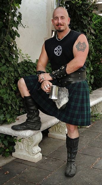 Bald? Check. Burly? Check. Goatee? Check. Tattoo? Check. Kilt? Check. WHERE IS THIS MAN??!! Men In Kilt With Tattoos, Scotish Men, Scottish Man, Highland Games, Scottish Kilts, Bald Men, Men In Kilts, Komplette Outfits, Tartan Plaid