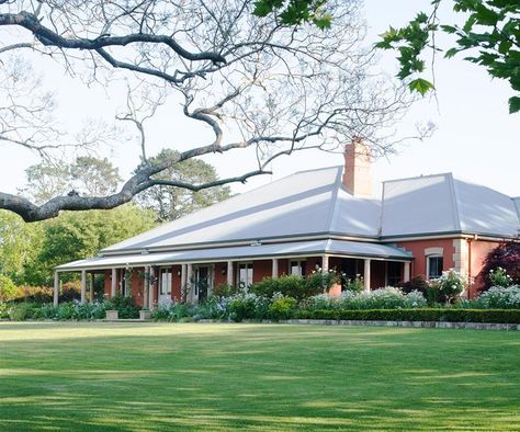 Australian Colonial House Exterior, Australian Country Homestead, Australian Homestead Garden, Homestead Style Homes, English Colonial House Exterior, Brick Country House, Homestead Homes, English Style Garden, Australian Homestead