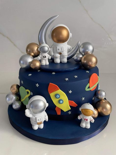 Birthday Cake Space Theme, 2 The Moon Birthday Cake, 2 The Moon Cake, Astronaut Birthday Cake, Toddler Boy Birthday Cake, Planet Birthday Cake, Astronaut Cake Birthday, Space Theme Birthday Cake, Planets Birthday Party Ideas