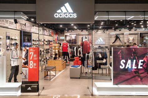 adidas Retaliates Against Forever 21's Counterclaims in Ongoing Trademark Lawsuit #daily #news #hypebeast #mux #muxjasper #fivedoubleues Sale Off, Adidas Adilette, Sneaker Stores, Advertising And Promotion, Sustainable Brand, Ultra Boost, In Law Suite, Previous Year, Visual Merchandising