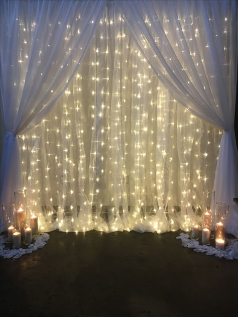 In Home Wedding, Budget Friendly Wedding Ideas, Fairy Curtain Lights, Backdrop For Wedding, Idee Babyshower, Diy Wedding Backdrop, Wedding Decorations Ideas, Diy Bouquets, Prom Decor