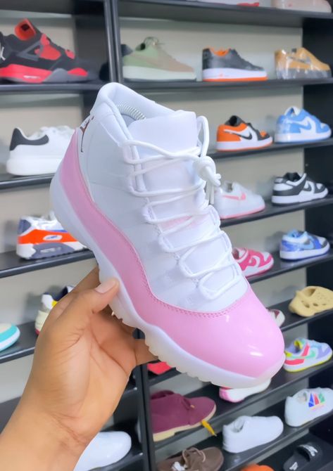 Sneakers For Summer 2023, Cute Shoes Black Women, Cute Pink Jordans, Shoes To Get For Your Birthday, Shoes To Buy In 2023, Birthday Shoes Ideas, Jordans To Get, Pink Thunder Jordan 4, Cute Jordans For Women Baddie