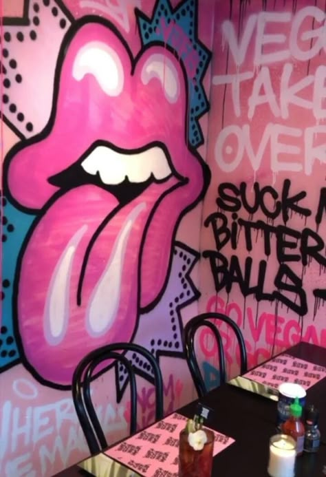 Grafiti Walls Bedrooms, Girly Graffiti, Pink Retro Wallpaper, Bedroom Art Painting, Graffiti Room, Nail Room Ideas, Girl Apartment Decor, Pink Tattoo, Canvas Art Projects