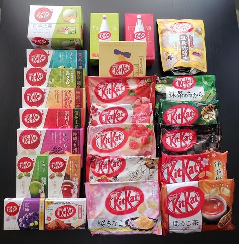 [I Ate] 24 unique flavors of Japanese KitKats Japanese Kitkat, Japanese Kit Kat Flavors, Kit Kat Flavors, Food Suggestions, Japanese Kit Kat, Fruit Chip, Japanese Sweet, Food Pics, Food Images