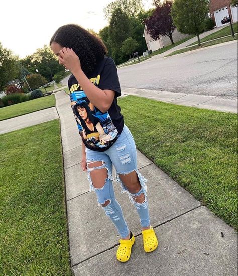 follow @caretings on ig 📍 Outfits With Crocs, Baddie Outfits For School, Yellow Crocs, Superenge Jeans, Teenage Outfits, Outfits For School, Cute Lazy Outfits, Swag Outfits For Girls, Tomboy Style Outfits