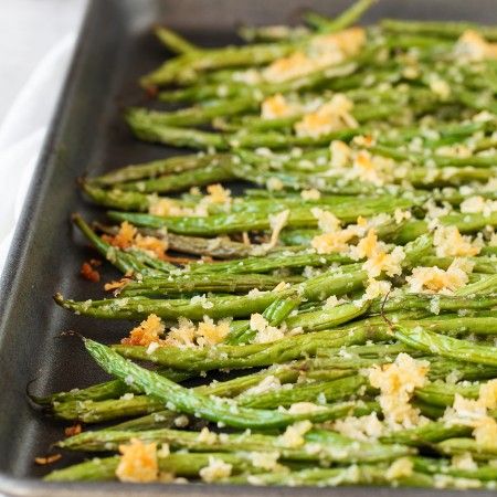 Roasted Parmesan Green Beans - Made To Be A Momma Roasted Parmesan Green Beans, Parmesan Green Beans, Parmesan Asparagus, Roasted Green Beans, Fresh Green Beans, Green Bean Recipes, Panko Bread Crumbs, Veggie Side Dishes, Perfect Side Dish