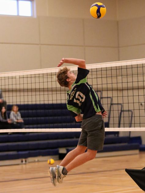 Volleyball Boys Aesthetic, Volleyball Men, Volleyball Boys, Volleyball Aesthetic, Kids Volleyball, Story Boarding, Boys Volleyball, Royal Blue Wallpaper, Aesthetic Sports